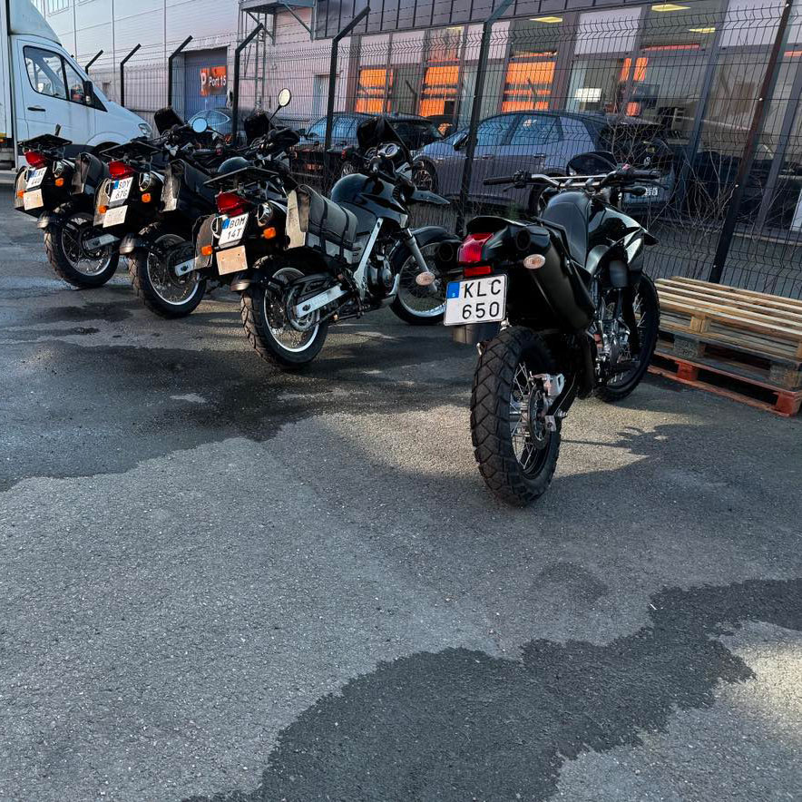 Motorcykel äventyr i naturen